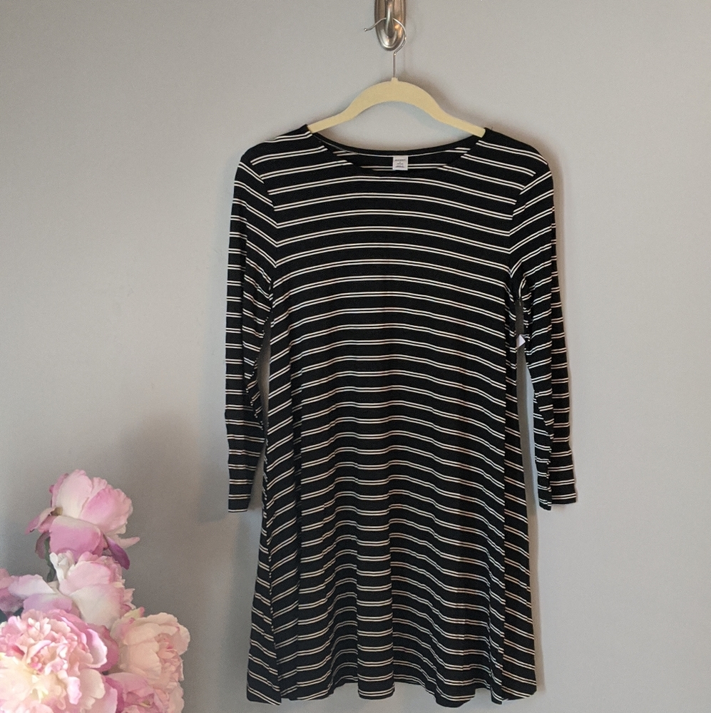 Old Navy l NWT Black and White Stripe Swin…